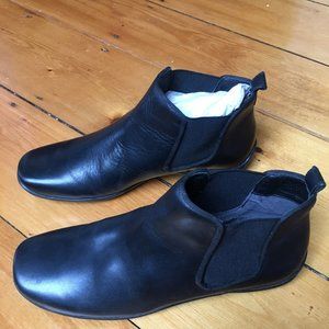 Walking Cradles Chelsea Boots 6.5   Black Leather NWOT